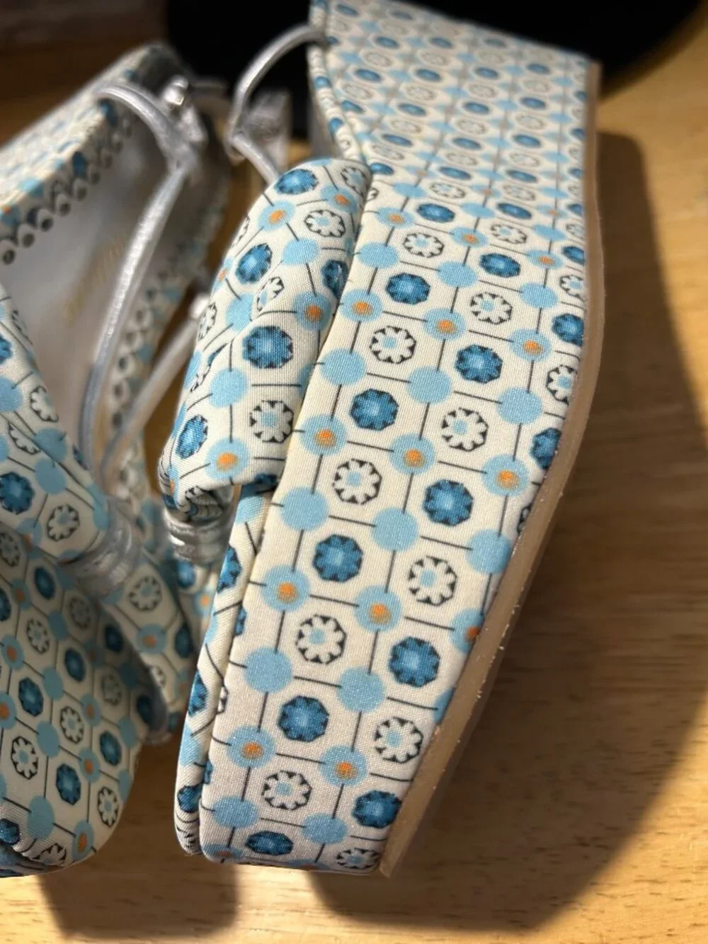 Womens Juicy Couture White Blue Mosaic Print Cecil Platform Wedge Heels 8